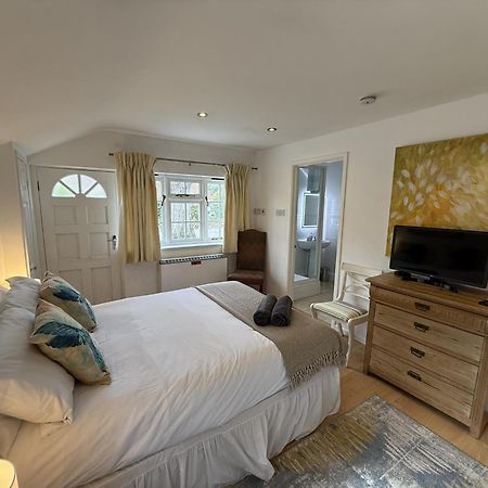 Private Entry Guesthouse Hideaway Hordle Exterior photo