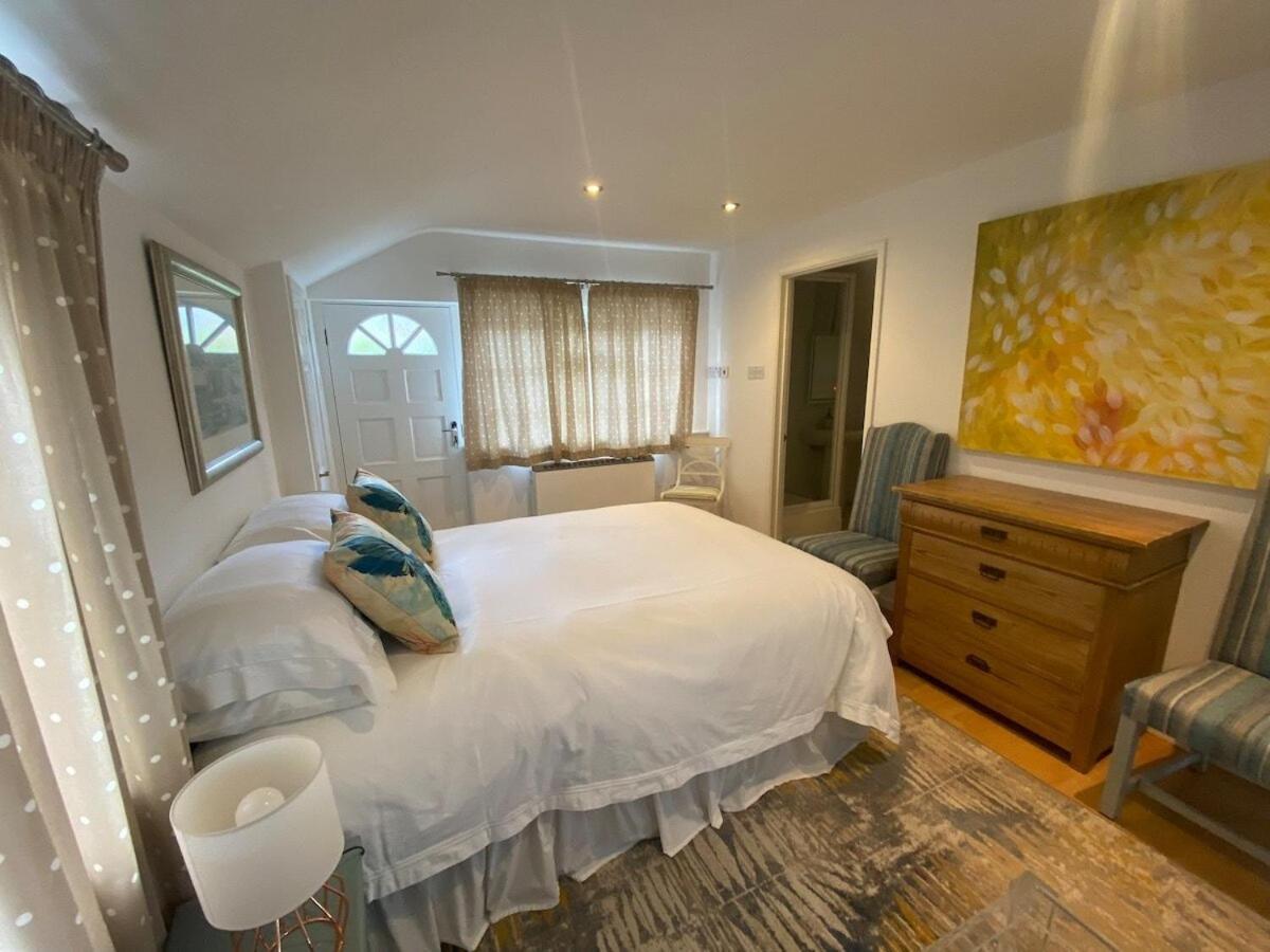 Private Entry Guesthouse Hideaway Hordle Exterior photo