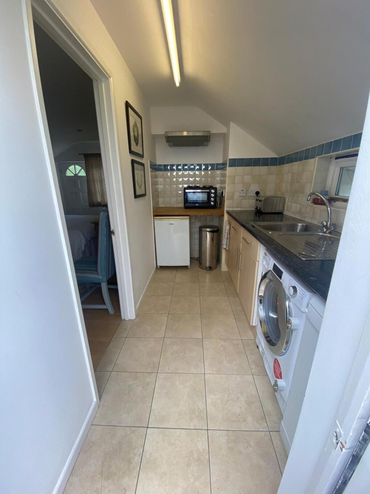 Private Entry Guesthouse Hideaway Hordle Exterior photo