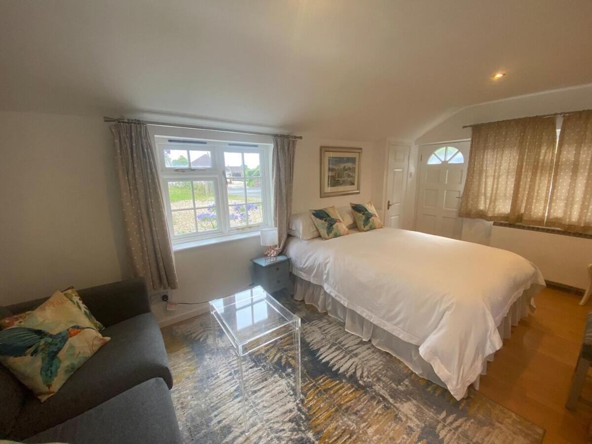Private Entry Guesthouse Hideaway Hordle Exterior photo