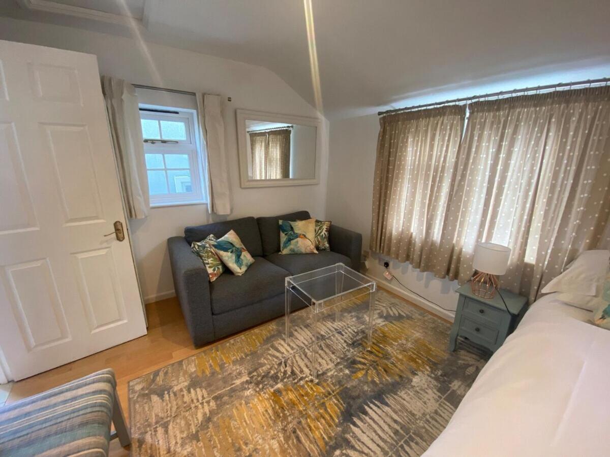 Private Entry Guesthouse Hideaway Hordle Exterior photo